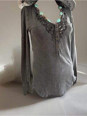 We The Free Gray Lace-Trim Henley Long Sleeve Top